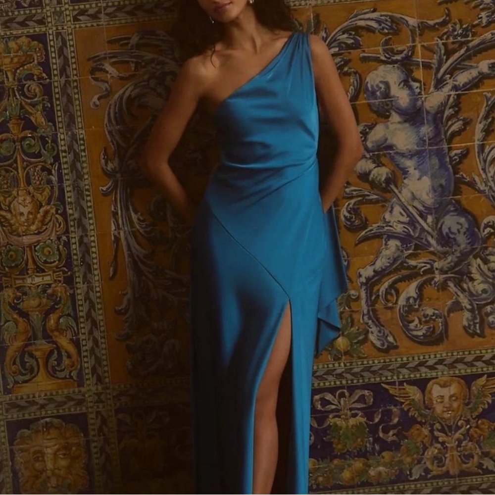 Elegant One-Shoulder Blue Dress